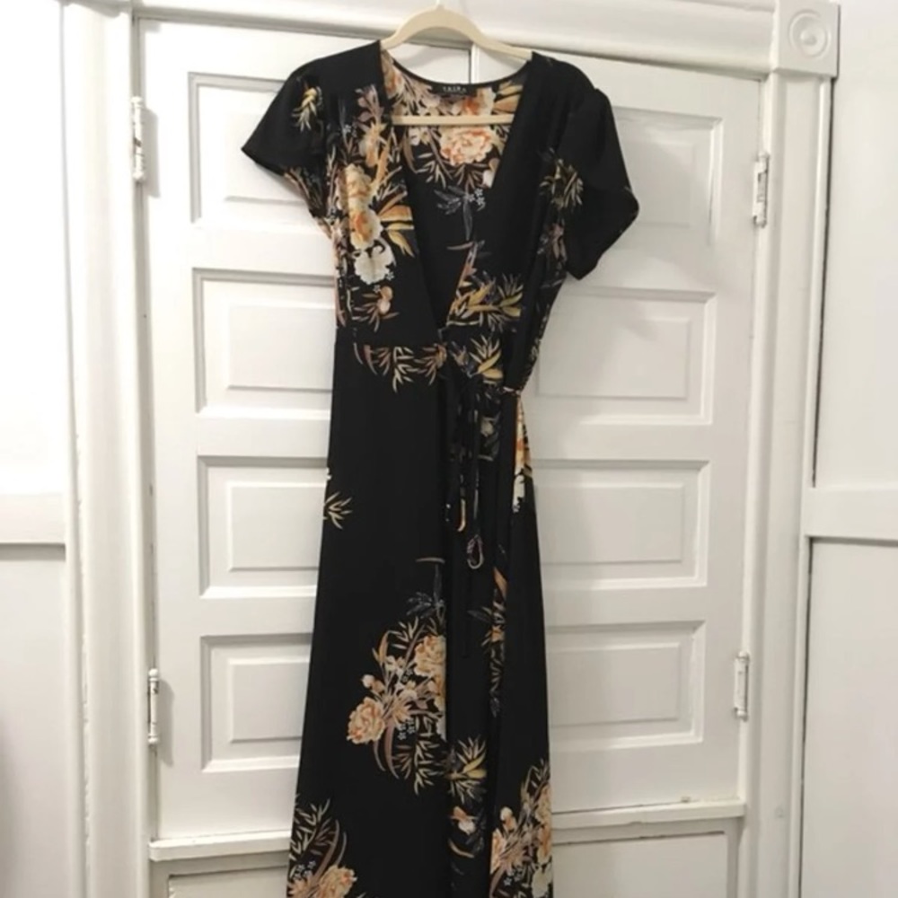 AKIRA wrap dress Large fits like a medium
